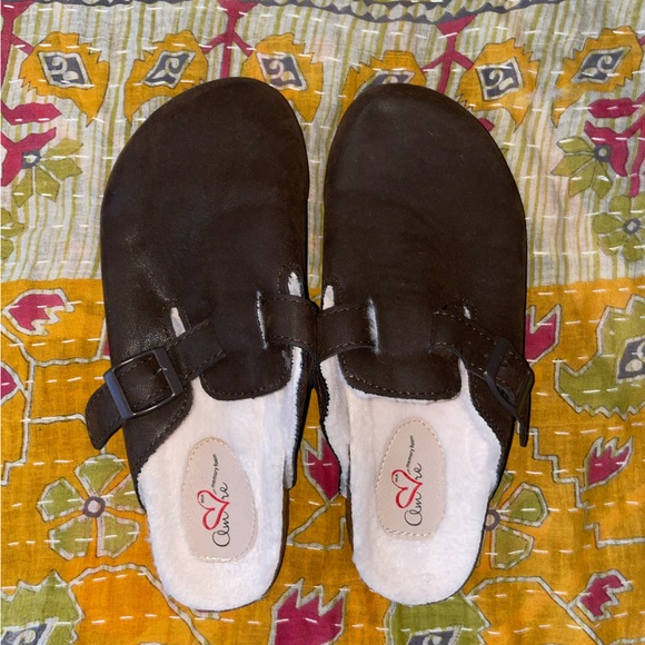 Amore size 8.5 memory foam clogs - Picture 3 of 3